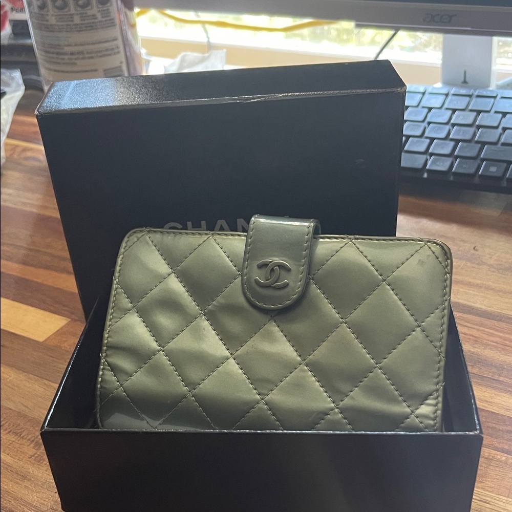 Chanel Auth Medium Matelasse Patent Leather Wallet. P209/07032020 - Picture 3 of 13